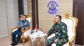 Dankodiklatal Letjen TNI Marinir Nur Alamsyah bersama Itjenal Laksda TNI Rubiyanto