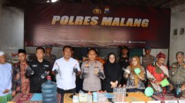 Wakapolres Malang Kompol Imam Mustolih ungkap kasus miras