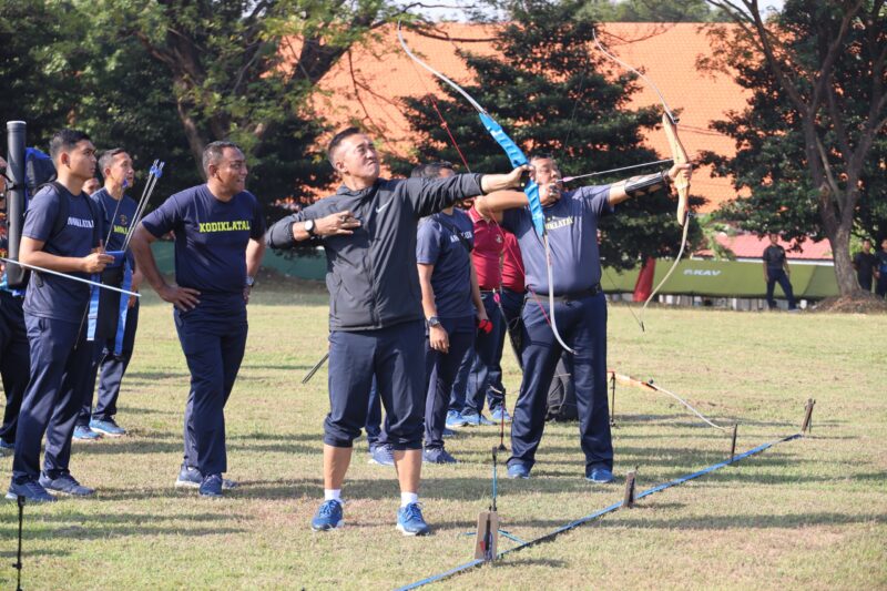 Dankodiklatal Letjen TNI Marinir Nur Alamsyah didampingi Wadan Kodikalatal Laksda TNI Eko Wahjono