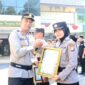 Kapolres Lumajang AKBP Mohammad Zainur Rofik beri penghargaan anggota berprestasi