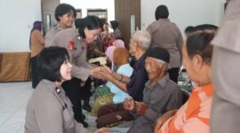 Polwan Polres Mojokerto gelar baksos