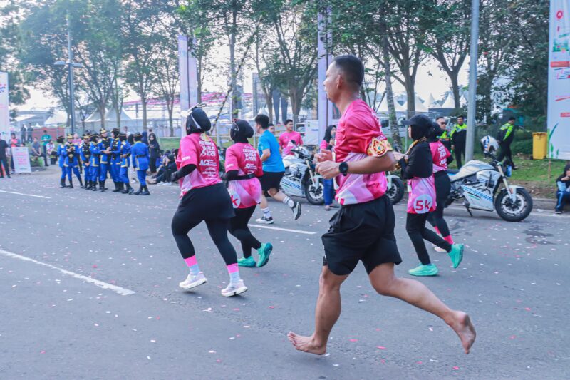 Kabagren Polres Bojonegoro Kompol Beni Ulang Setiawan lari tanpa sepatu