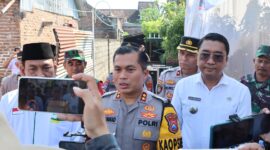 Kapolres Nganjuk AKBP Muhammad saat tinjau lokasi bedah rumah