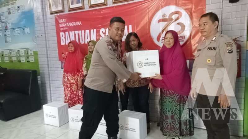 Polres Tanjung Perak di HUT Bhayangkara ke-78 gelar Baksos