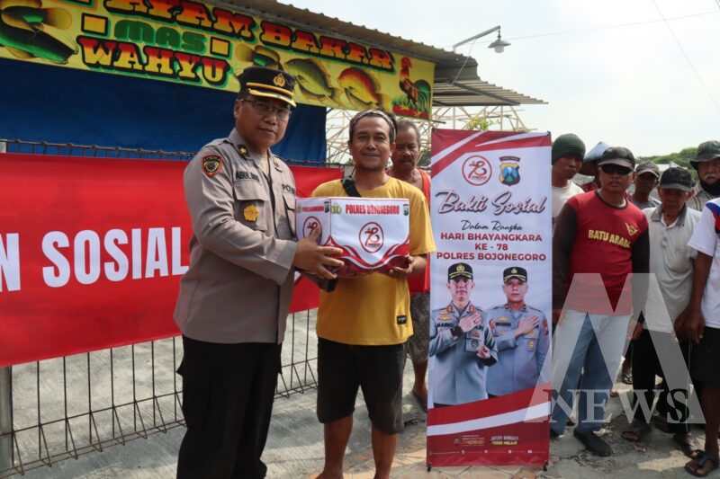Polres Bojonegoro salurkan Bansos