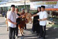 Kapolres Nganjuk AKBP Muhammad serahkan hewan Qurban