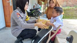Polwan Polres Ponorogo beri perhatian pelajar penyandang Disabilitas