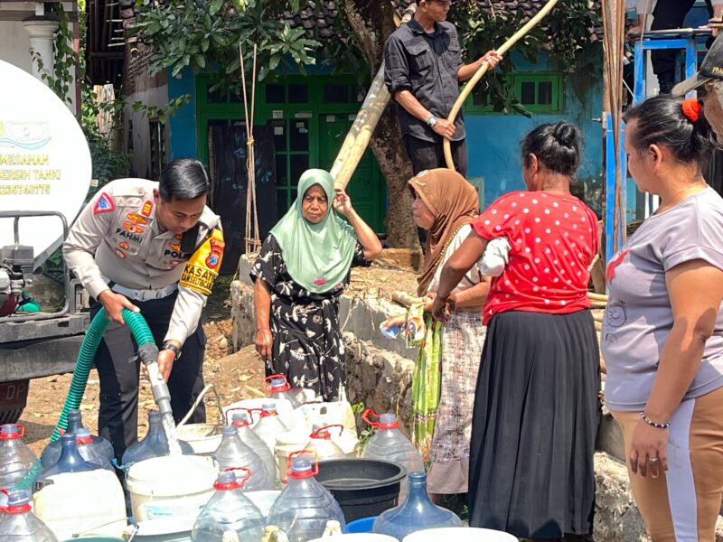 Polres Jember bangun sumur bor bantu 125 KK