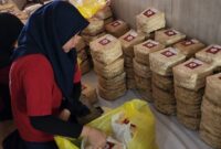 Yayasan Insan Mandiri siapkan besek untuk mengemas daging qurban
