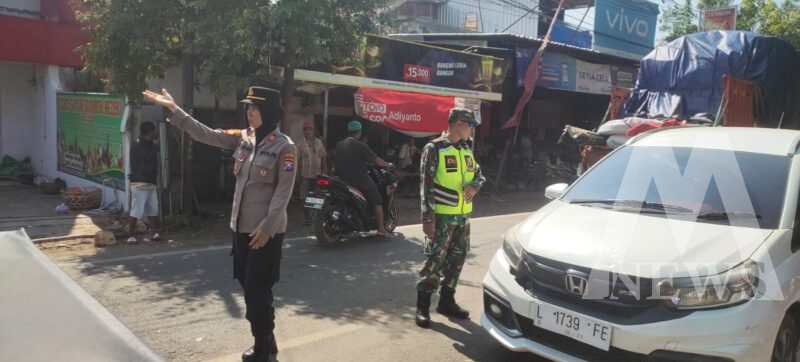 Polwan Polres Pamekasan lakukan pengamanan di kegiatan Masyarakat