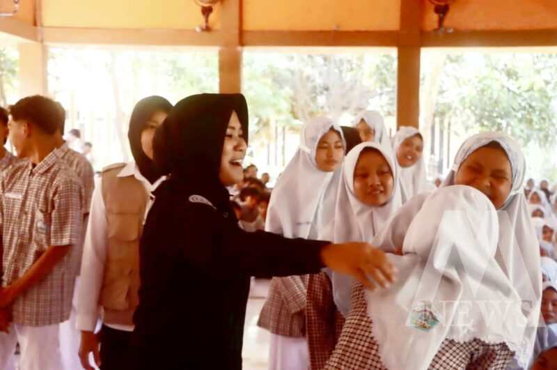 Polwan Polres Probolinggo Iptu Merdhani Pravita Shanty sosialisasi di SMAN 1 Paiton