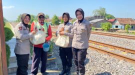 Polwan Polres Nganjuk gelar Bansos