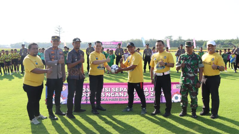 Kapolres Nganjuk AKBP Muhammad resmikan Open Turnamen Sepak Bola U-12 Kapolres Nganjuk Cup 2024