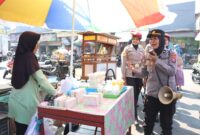 Polwan Polres Mojokerto Kota lakukan patroli Kamtibmas di pasar