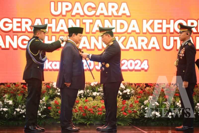 Menhan Prabowo Subianto terima penghargaan tanda kehormatan bintang Bhayangkara Utama Polri