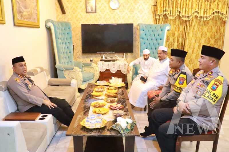 Kapolres Tanjung Perak AKBP William Cornelis Tanasale jalin silaturahmi dengan Ulama