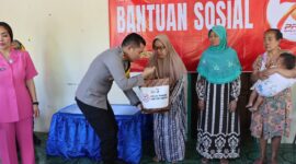 Kapolres Nganjuk AKBP Muhammad bagikan Bansos