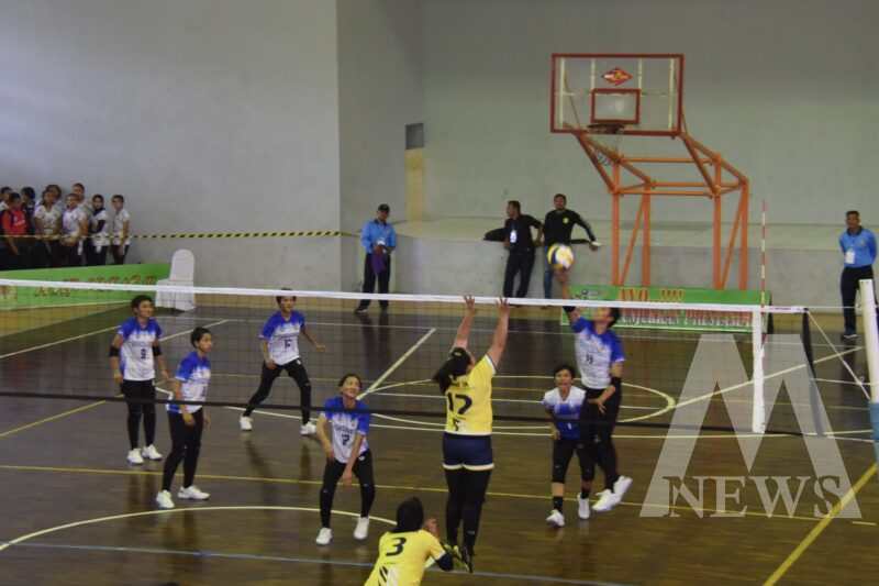 Tim Bola Voli Putri Kodiklatal tundukkan dengan skor 2-0