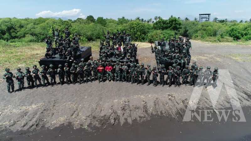 Lattek Mengemudi Ranpur Aspek Laut di Pantai Banongan