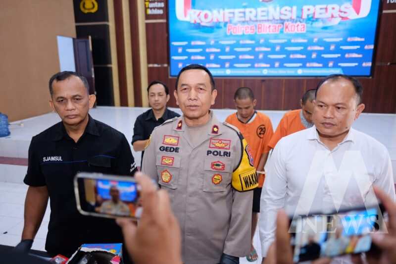 Tersangka diamankan Polisi beserta barang buktinya