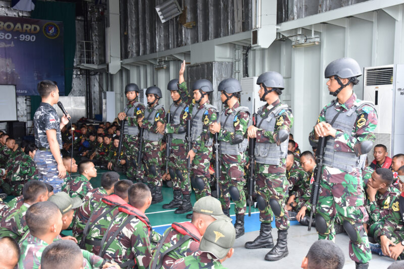 Siswa lattek WJY XXII/2024 ikuti tradisi mandi samudera