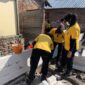 Anggota Polwan Polres Nganjuk bantu Bedah Rumah