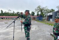 Komandan Satuan Pendidikan (Dansatdik) - 3 Kodiklatal, Kolonel Marinir Harnoko selaku Inspektur Upacara
