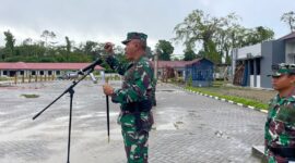 Komandan Satuan Pendidikan (Dansatdik) - 3 Kodiklatal, Kolonel Marinir Harnoko selaku Inspektur Upacara