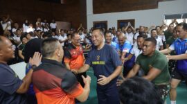 Dankodiklatal Letjen TNI Marinir Nur Alamsyah bersama kontingen Porwiltim