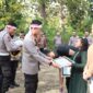 Kapolres Bojonegoro AKBP Mario Prahatinto beri beasiswa 33 putra putri Polri berprestasi