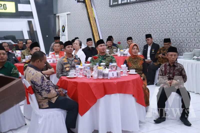 Kapolres Bojonegoro AKBP Mario Prahatinto saat hadiri doa lintas agama