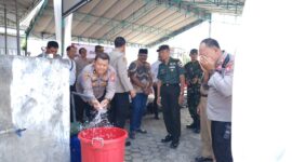 Wakapolres Blitar Kota Kompol I Gede Suartika saat peresmian sumur bor