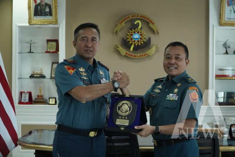 Dankodiklatal Letjen TNI Marinir Nur Alamsyah sambut Courtesy Call Kaotmilti III Surabaya Laksma TNI Dr. Ali Ridlo