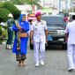 Dankodiklatal Letjen TNI Marinir Nur Alamsyah didampingi Ketua Gabungan Jalasenastri Kodikalatal Ny. Ayu Nur Alamsyah