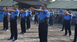 Dankodikdukum Kodikalatal Laksma TNI Dr. Taufik Arief Olahraga bersama
