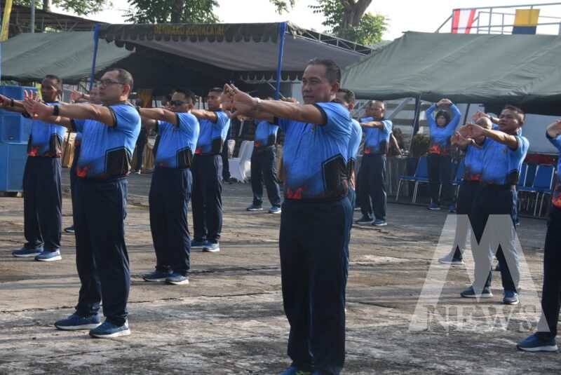 Dankodikdukum Kodikalatal Laksma TNI Dr. Taufik Arief Olahraga bersama