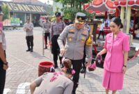 Kapolres Nganjuk AKBP Muhammad siram anggota yang naik pangkat