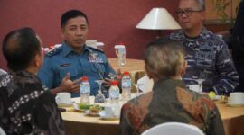 Dirdik Kodiklatal Laksma TNI Askari hadiri rapat terbuka senat UPN Veteran Jatim