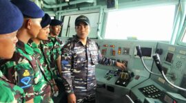 Siswa Satdik - 1 Kodiklatal kunjungi KRI Dewaruci dan KRI Jhon Lie-358