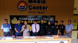 Tersangka diamankan Polisi beserta barang buktinya