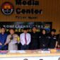 Tersangka diamankan Polisi beserta barang buktinya
