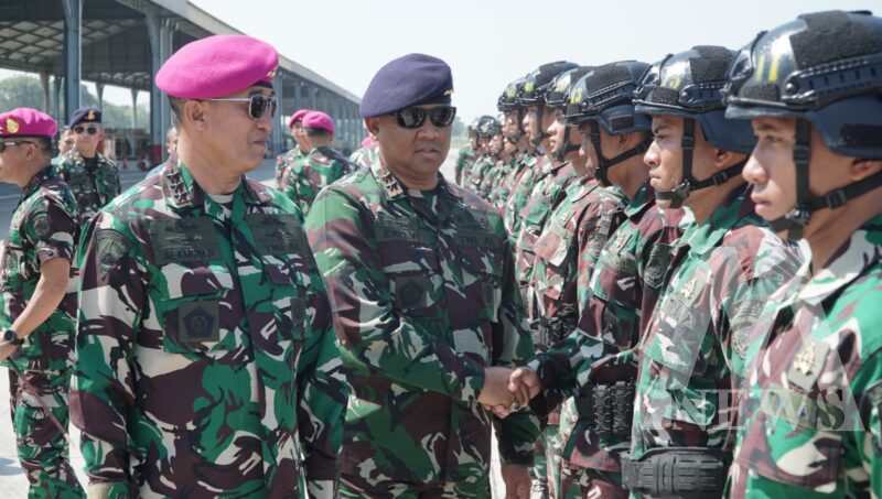 Dankodiklatal Letjen TNI Marinir Nur Alamsyah didampingi Wadan Kodikalatal Laksda TNI Eko Wahjono