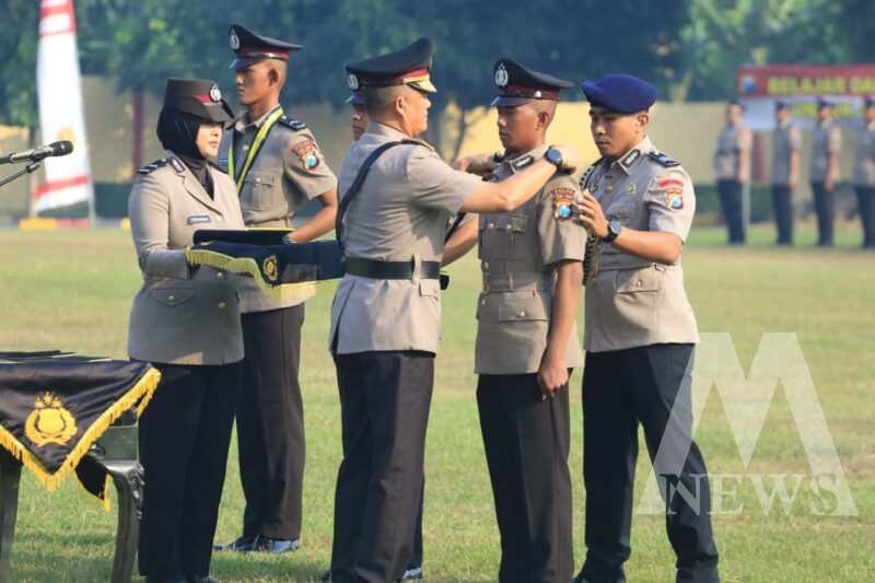 Kapolda Jatim Irjen Pol Drs. Imam Sugianto lantik Bintara Polri di SPN Polda Jatim