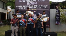 Dankodikmar Kodiklatal Brigjen TNI Marinir Samson Sitohang saat ikuti lomba menembak
