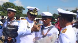 Dankodiklatal Letjen TNI Marinir Nur Alamsyah bersama siswa Dikmata Satdik-2 Makassar
