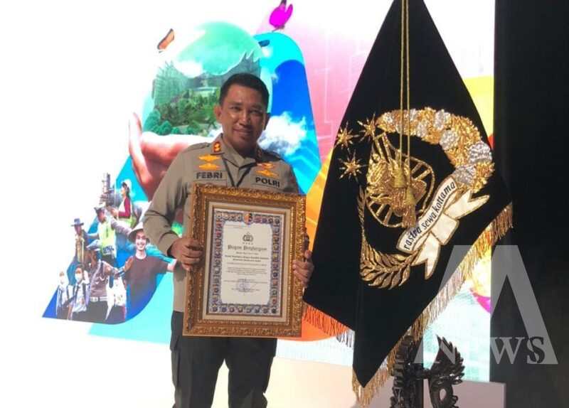 Kapolres Bangkalan AKBP Febri Isman Jaya terima penghargaan