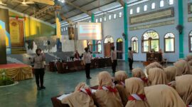 Polwan Polres Ngawi Edukasi Pondok Modern Darussalam Gontor Putri
