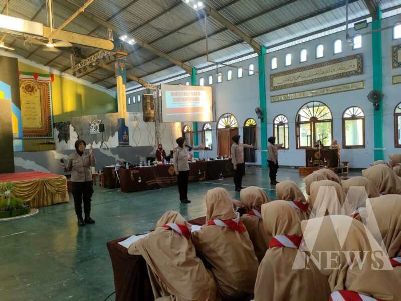Polwan Polres Ngawi Edukasi Pondok Modern Darussalam Gontor Putri