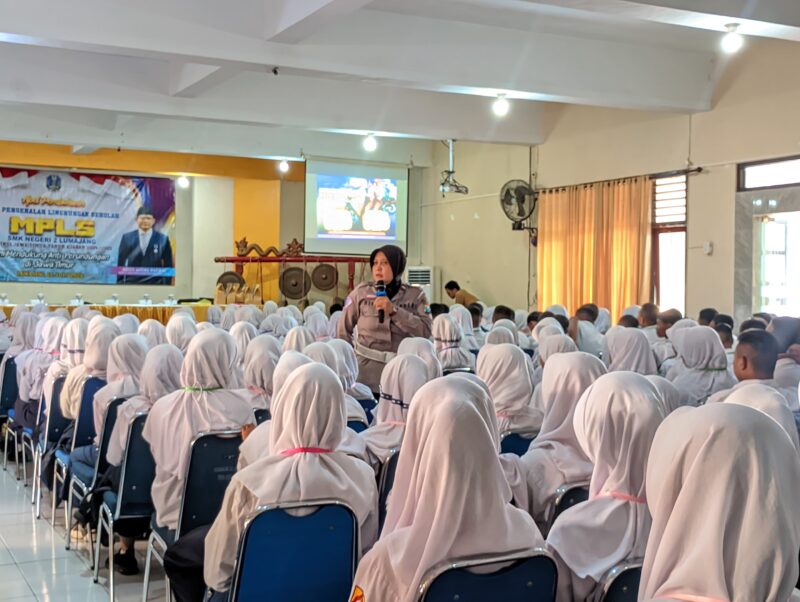 Satlantas Polres Lumajang edukasi pelajar dengan Police Goes to School
