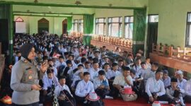 Polwan Polres Madiun isi MPLS di MTsN 4 Madiun